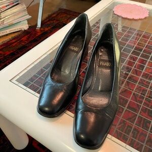 Pegabo Elegant Black Leather Heels